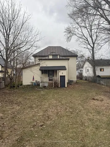 106 And 108 Centre Street W Strathroy-caradoc ON N7G 1V1