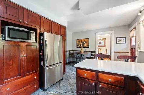 5761 Prince Edward Avenue Niagara Falls ON L2G 5J4
