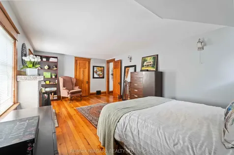 5761 Prince Edward Avenue Niagara Falls ON L2G 5J4