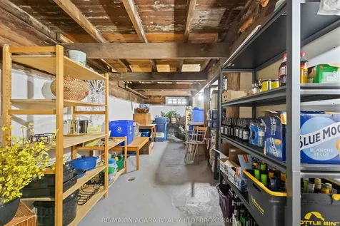 5761 Prince Edward Avenue Niagara Falls ON L2G 5J4
