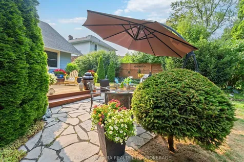 5761 Prince Edward Avenue Niagara Falls ON L2G 5J4