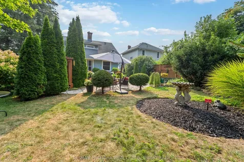 5761 Prince Edward Avenue Niagara Falls ON L2G 5J4