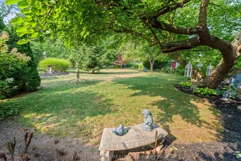5761 Prince Edward Avenue Niagara Falls ON L2G 5J4