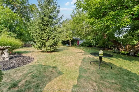 5761 Prince Edward Avenue Niagara Falls ON L2G 5J4