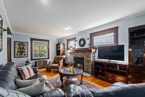 5761 Prince Edward Avenue Niagara Falls ON L2G 5J4