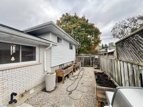 11 Stavebank Road Belleville ON K8P 2N7