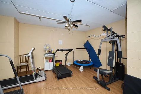 6 Westlake Lane St. Catharines ON L2N 5S3