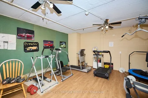 6 Westlake Lane St. Catharines ON L2N 5S3
