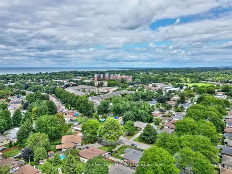 6 Westlake Lane St. Catharines ON L2N 5S3