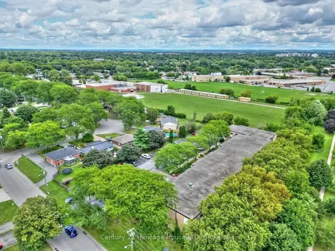 6 Westlake Lane St. Catharines ON L2N 5S3