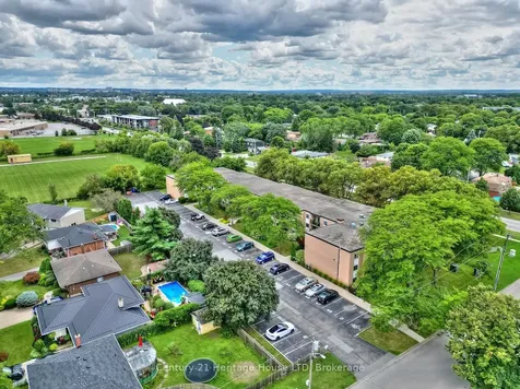 6 Westlake Lane St. Catharines ON L2N 5S3