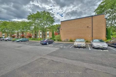 6 Westlake Lane St. Catharines ON L2N 5S3