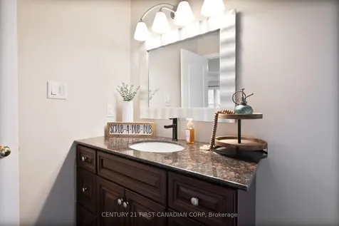 17 Allison Court Strathroy-caradoc ON N7G 4C2