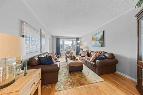 8 Crownridge Drive Kanata ON K2M 2M8
