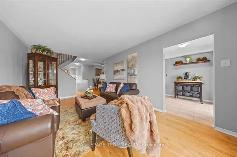 8 Crownridge Drive Kanata ON K2M 2M8