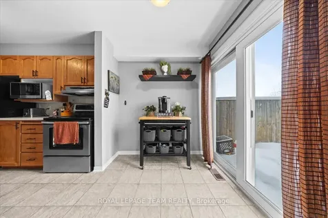 8 Crownridge Drive Kanata ON K2M 2M8
