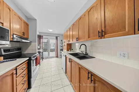 8 Crownridge Drive Kanata ON K2M 2M8