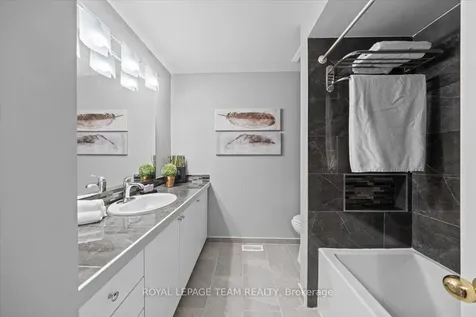 8 Crownridge Drive Kanata ON K2M 2M8