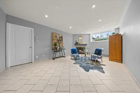 8 Crownridge Drive Kanata ON K2M 2M8