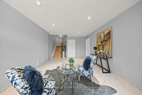 8 Crownridge Drive Kanata ON K2M 2M8