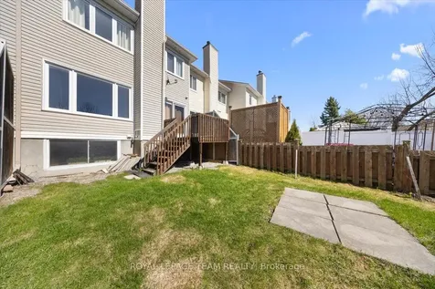 8 Crownridge Drive Kanata ON K2M 2M8