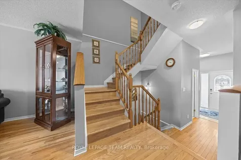 8 Crownridge Drive Kanata ON K2M 2M8