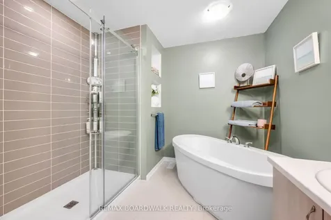 302 Haliburton Heights Kanata ON K2S 1S3