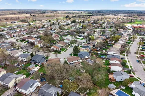 34 Enfield Crescent Brantford ON N3P 1B2
