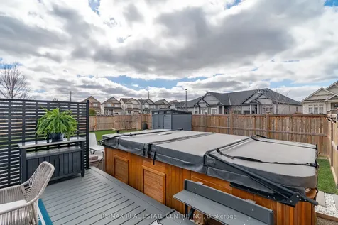 27 Gibbs Way Centre Wellington ON N1M 0G7