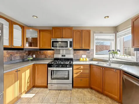 11 Diamond Court Hamilton ON L9C 7V5