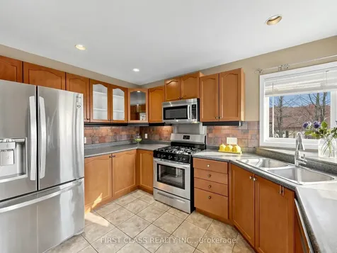 11 Diamond Court Hamilton ON L9C 7V5