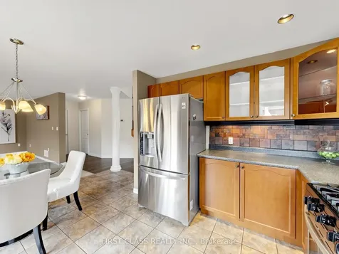11 Diamond Court Hamilton ON L9C 7V5