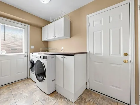 11 Diamond Court Hamilton ON L9C 7V5