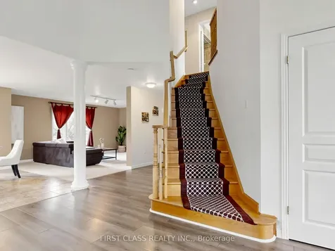 11 Diamond Court Hamilton ON L9C 7V5