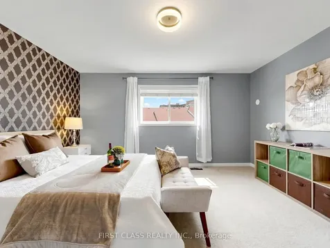 11 Diamond Court Hamilton ON L9C 7V5