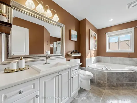 11 Diamond Court Hamilton ON L9C 7V5
