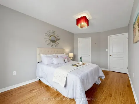 11 Diamond Court Hamilton ON L9C 7V5