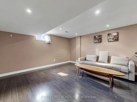11 Diamond Court Hamilton ON L9C 7V5