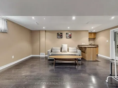 11 Diamond Court Hamilton ON L9C 7V5