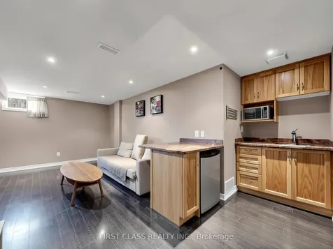 11 Diamond Court Hamilton ON L9C 7V5