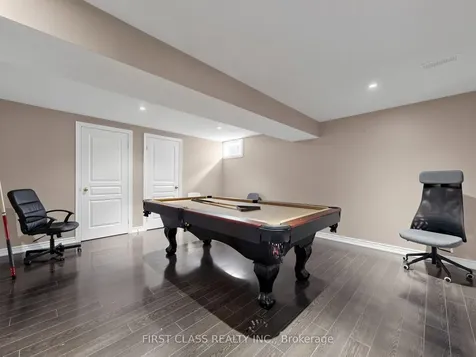 11 Diamond Court Hamilton ON L9C 7V5