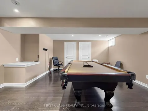 11 Diamond Court Hamilton ON L9C 7V5