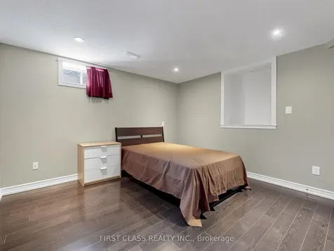 11 Diamond Court Hamilton ON L9C 7V5