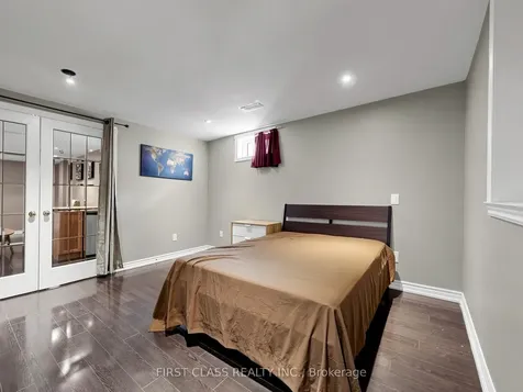 11 Diamond Court Hamilton ON L9C 7V5
