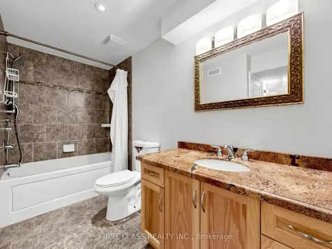 11 Diamond Court Hamilton ON L9C 7V5