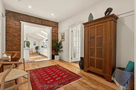 32 Magill Street Hamilton ON L8R 2Y5