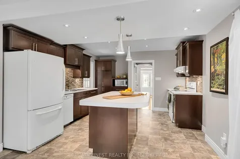 158 Lakeview Avenue Kingston ON K7M 3T7