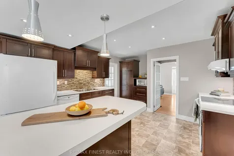 158 Lakeview Avenue Kingston ON K7M 3T7
