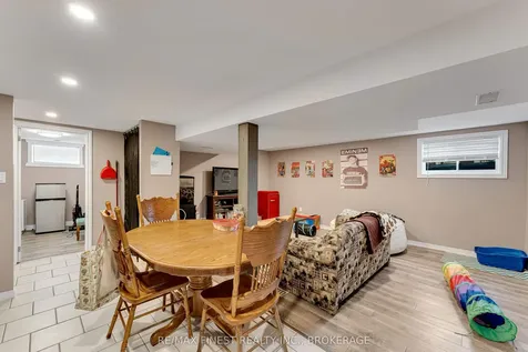 158 Lakeview Avenue Kingston ON K7M 3T7