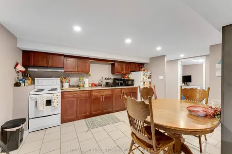 158 Lakeview Avenue Kingston ON K7M 3T7